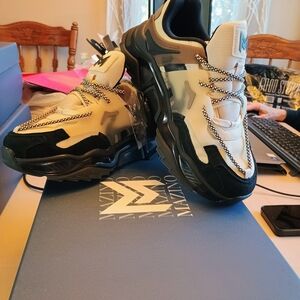 Mazino Black and Cream Sneakers